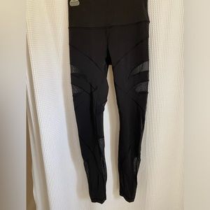 Lululemon mesh detail leggings size 6.